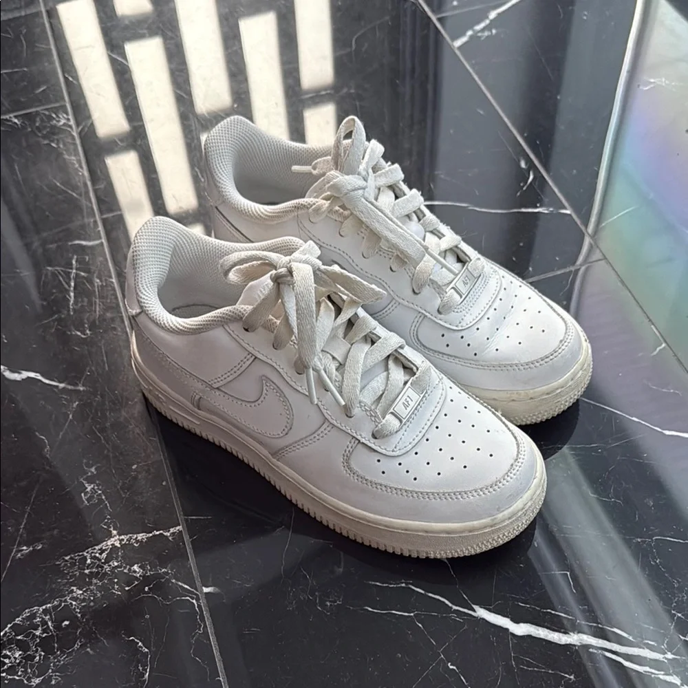 Nike Air White Boys Sz 4 Sneakers/Trainers